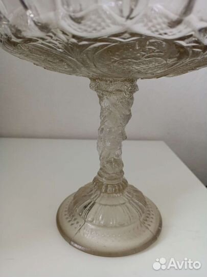 Старинная ваза для фруктов