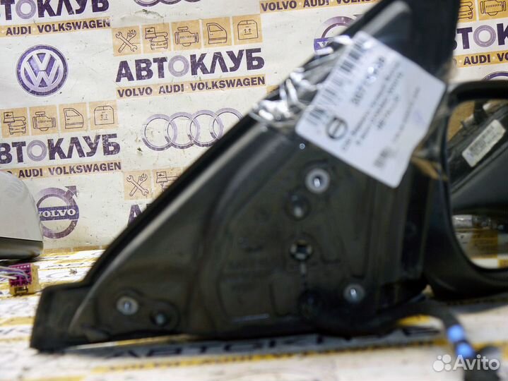 Зеркало правое Вольво C30 cosmic white metallic