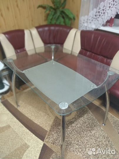 Продам стеклянный стол б/у