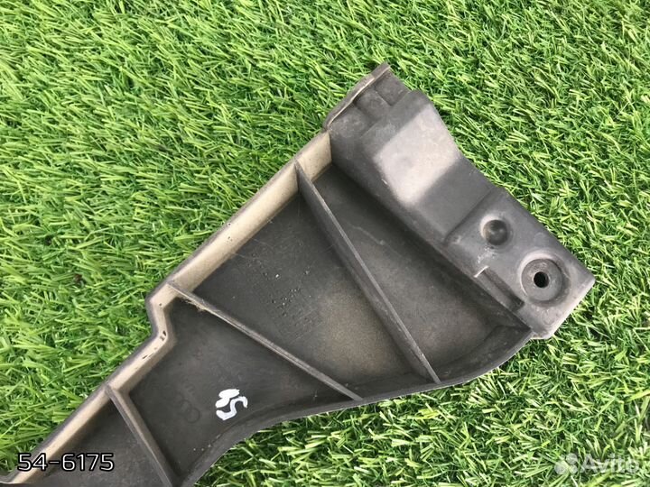 Кронштейн бампера заднего Audi A6 C6