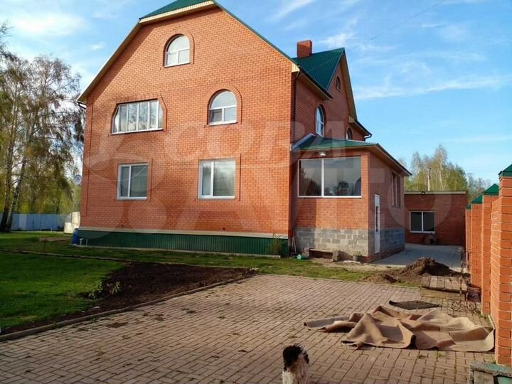 Коттедж 278 м² на участке 15 сот.