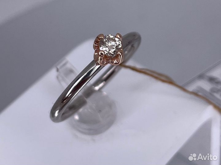 Платиновое кольцо с бриллиантом 0.175 ct