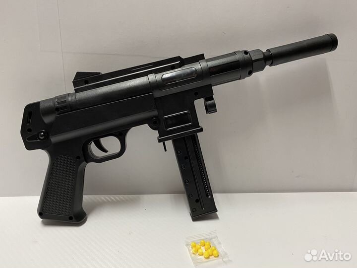 Автомат 40 см стреляет пульками