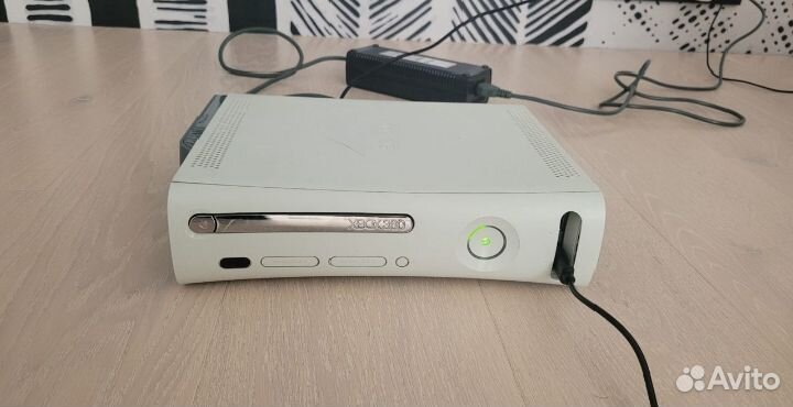 Xbox 360 прошитый freeboot, два джойстика, кинект