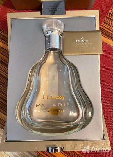 Бутылка с кейсом Hennessy Paradis rare