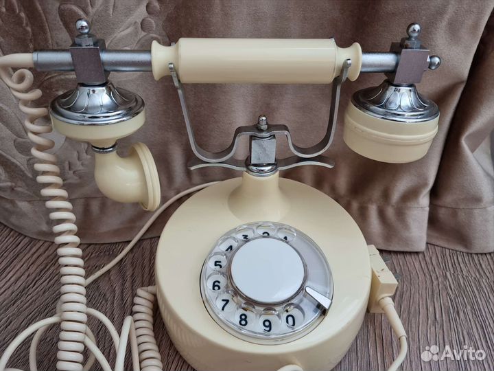 Ретро телефон