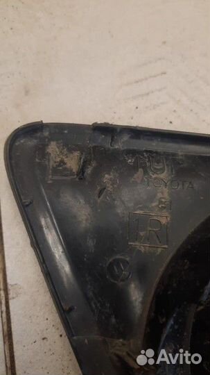 Накладка птф правая Toyota Hilux