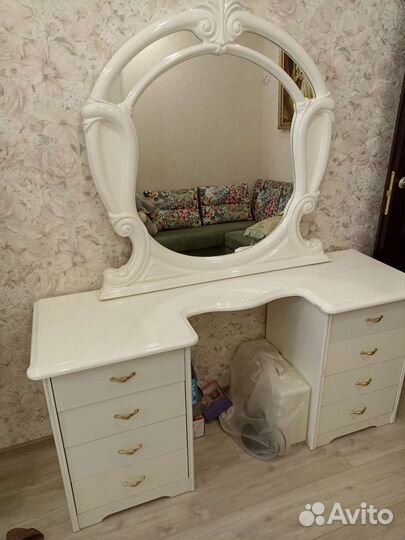 Спальный гарнитур