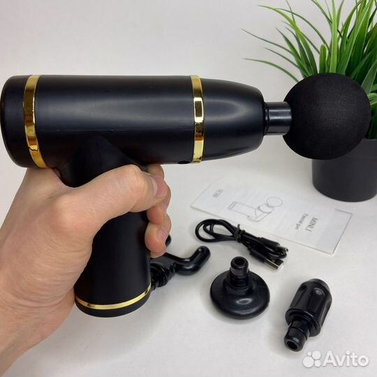 Массажный пистолет с набором насадок