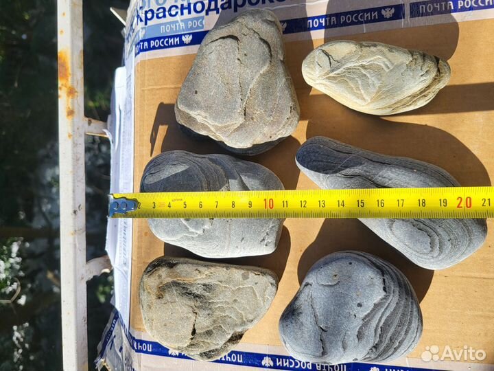 Натуральный природный камень галька с рельефом