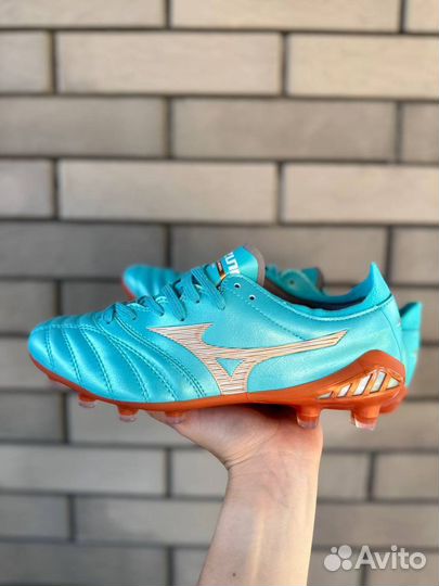 Футбольные бутсы Mizuno