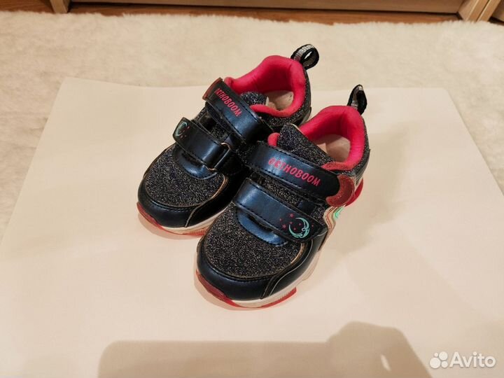 Светящиеся кроссовки для девочки