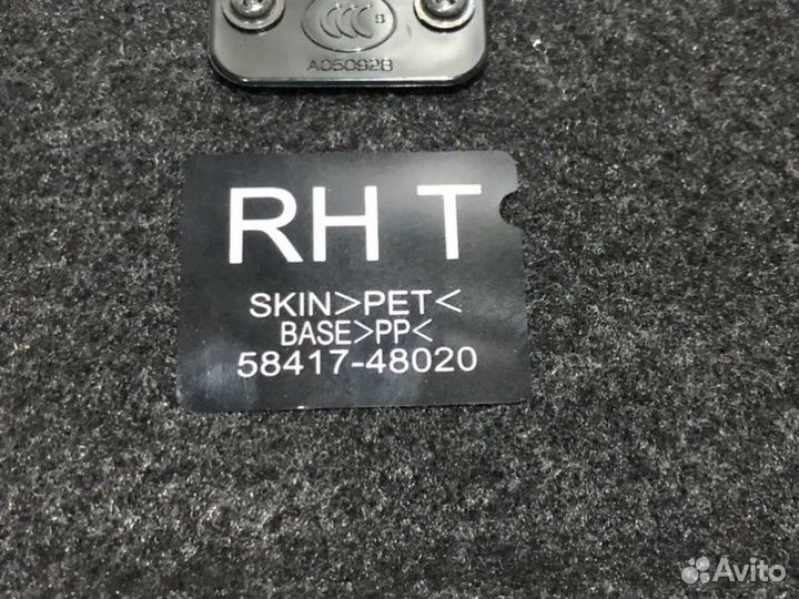 Обшивка багажника задняя правая Lexus Rx 350