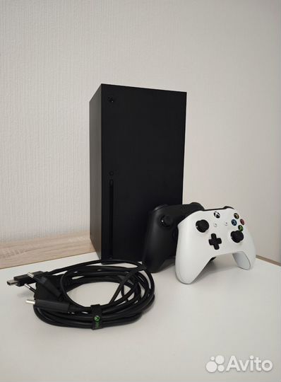 Игровая консоль Xbox Series X + 2 геймпада