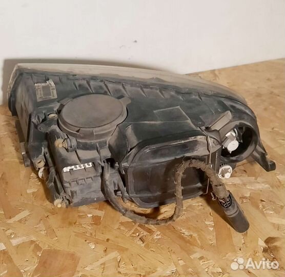 Фара передняя правая Volkswagen Touareg 1