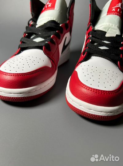 Кроссовки Air Jordan 1 Retro High OG Chicago Лакше