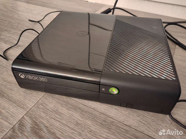 Xbox 360 Е (500 gb ) c кинектом