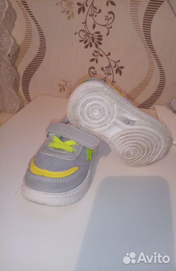 Кроссовки детские