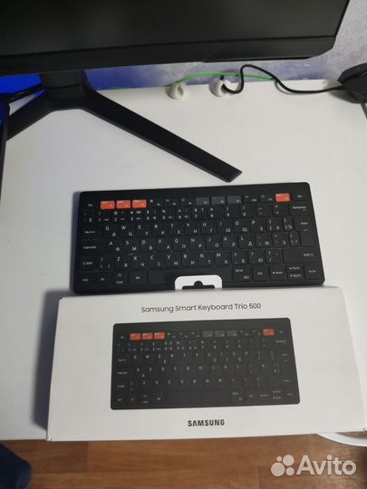 Клавиатура беспроводная Samsung Trio 500