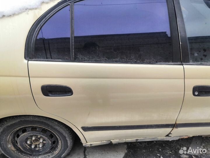 Задняя правая дверь carina e corona 190