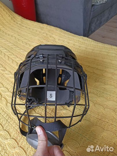 Хоккейный шлем