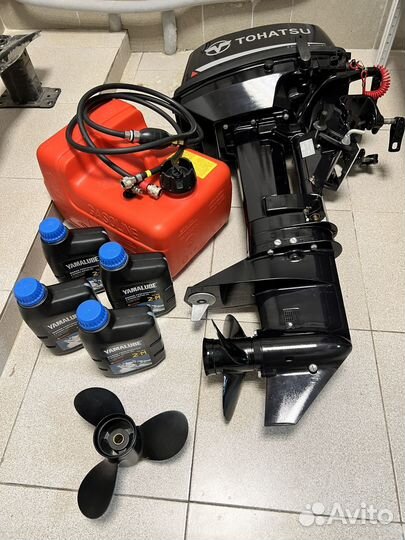 Лодка с мотором Tohatsu 9.8 2T