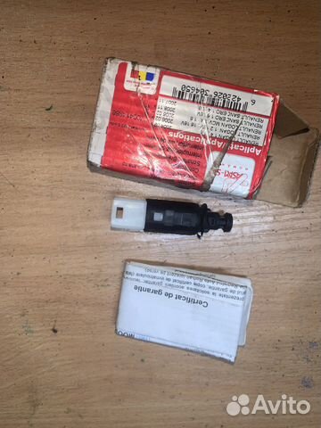 7700414988 Renault датчик включения стопсигнала