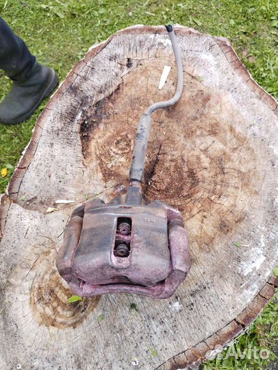 Переднии суппорта на Renault 25