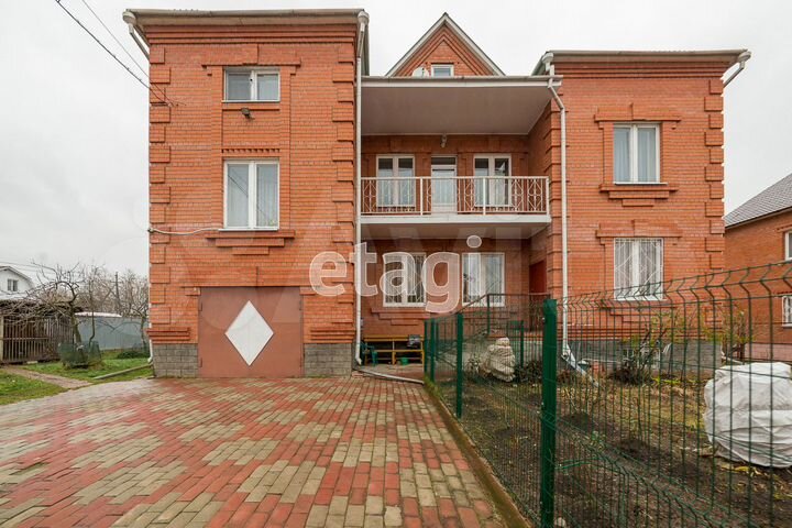 Коттедж 490 м² на участке 10 сот.