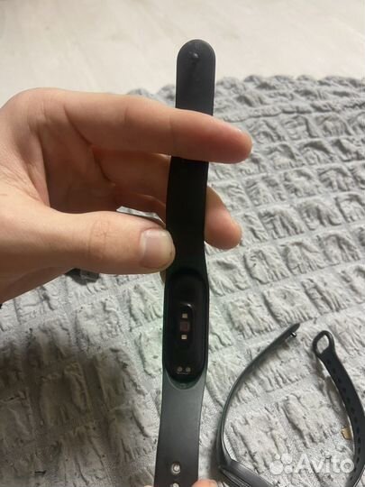 Продам часы xiaomi Mi Band 4