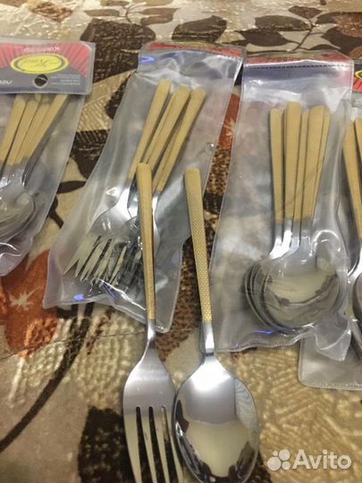 Чайные ложки и десертные вилки