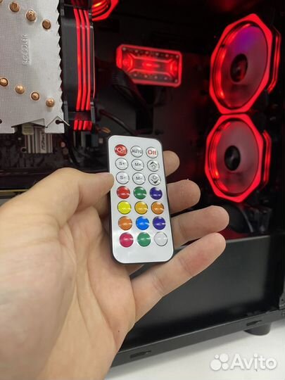 Мощный игровой компьютер с монитором