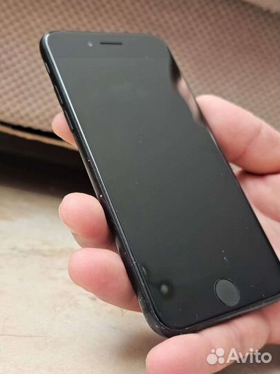 Телефон iPhone 7