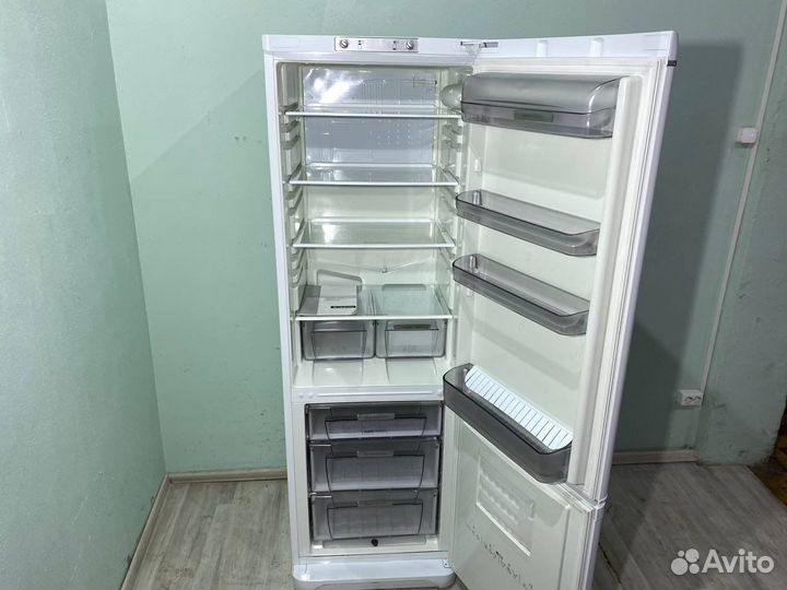 Холодильник Hotpoint-Ariston