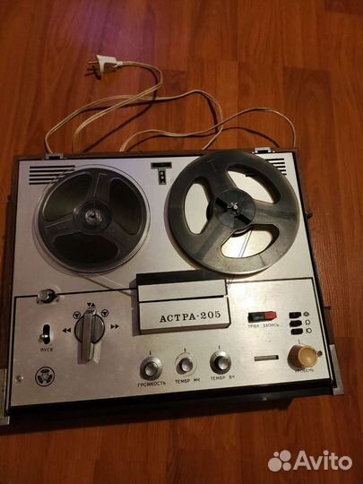 Катушечный магнитофон астра