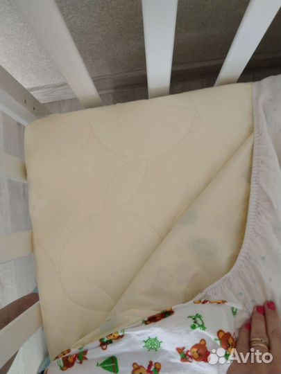 Детская кроватка с продольным маятником