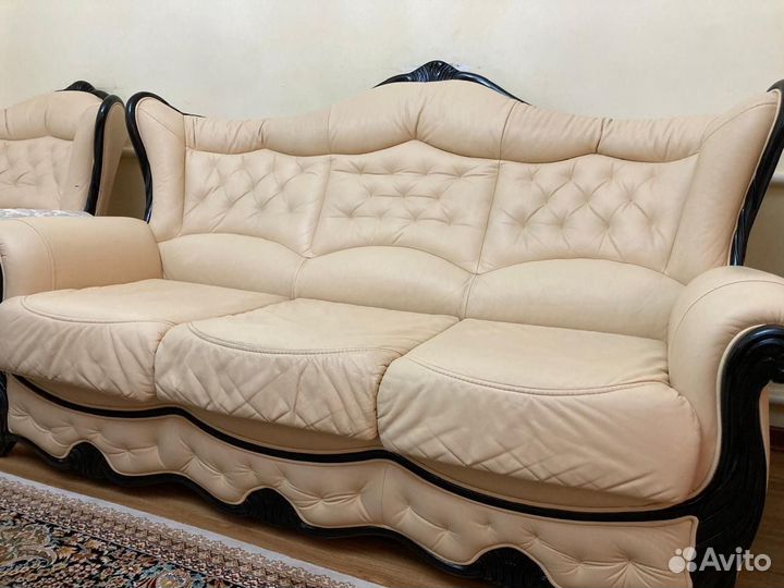 Кожаный диван бу