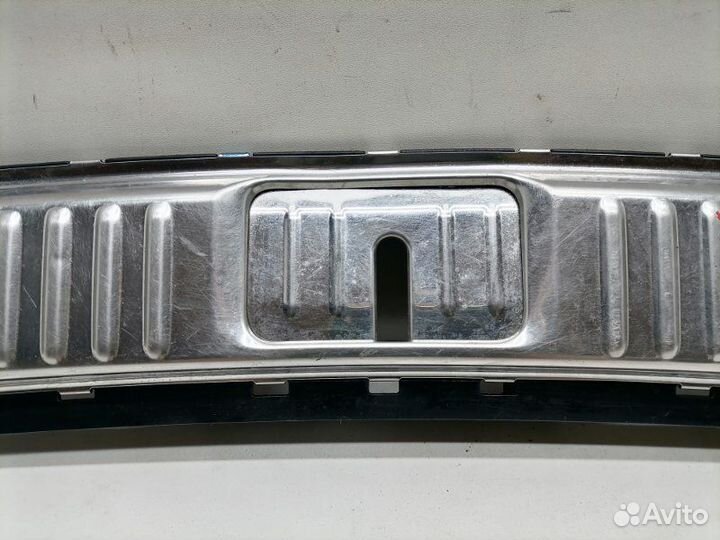 Накладка замка багажника Volkswagen Touareg 2 3.0