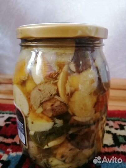 Грибы свежие и маринованные