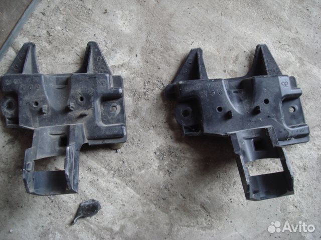 Пежо 308 кронштейн форсунки омывателя фар 07-11