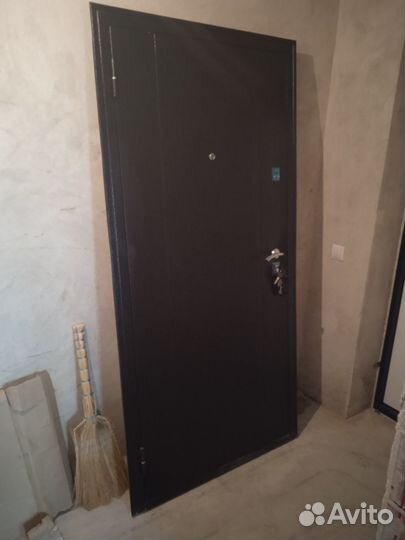 Дверь входная металлическая бу