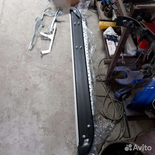 Продам подножку порога на хундай санта-фе