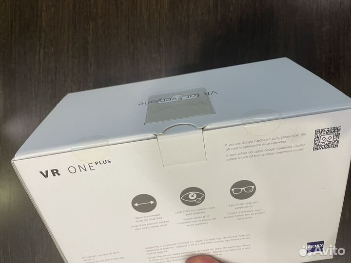 Очки виртуальной реальности Zeiss VR ONE Plus