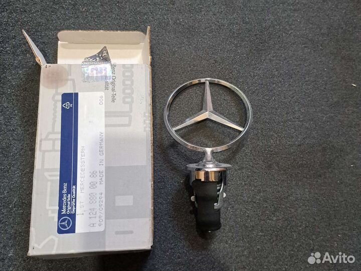 Значок mercedes на капот