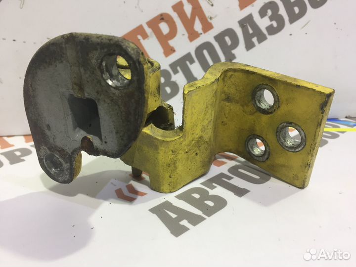 Петля нижняя передней двери Лев. Мерседес Vito