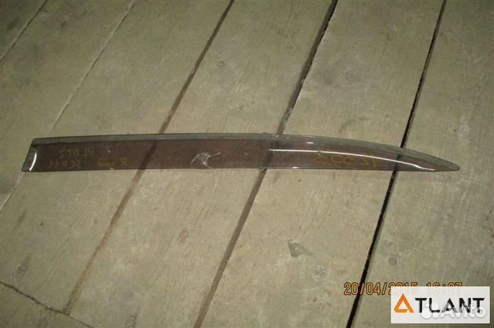 Ветровик задний правый toyota platz