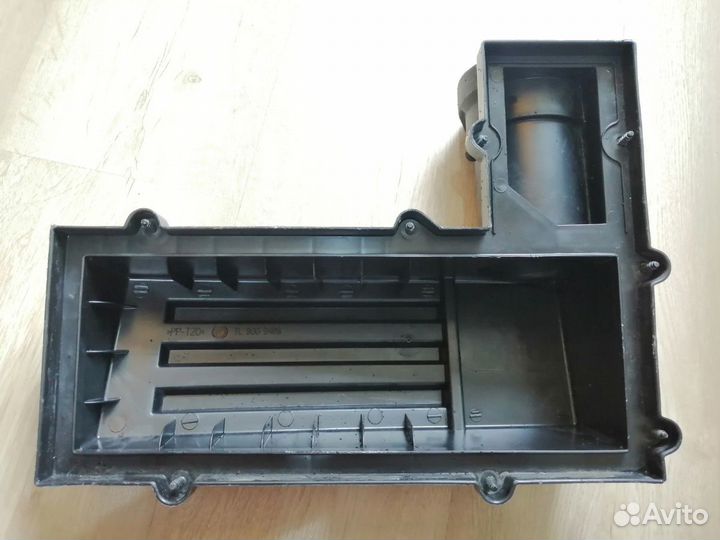 Крышка верхняя воздушного фильтра Octavia A5