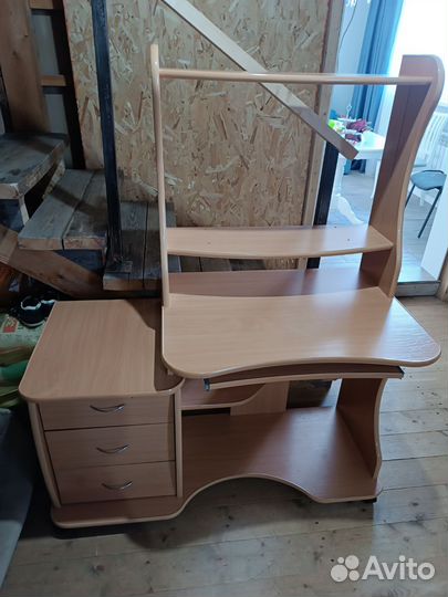 Компьютерный стол