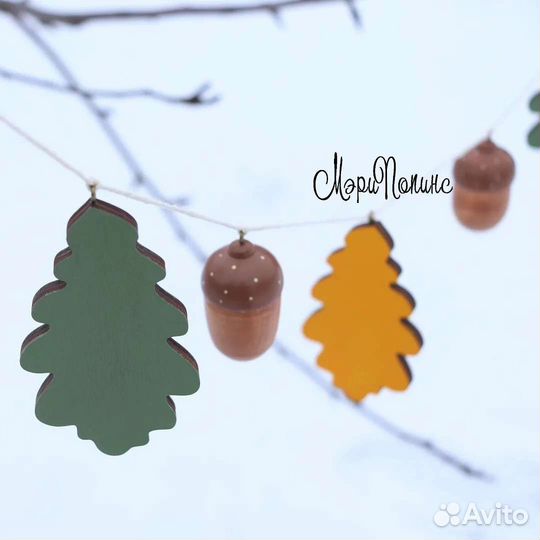 Гирлянда из желудей и листочков. Дерево