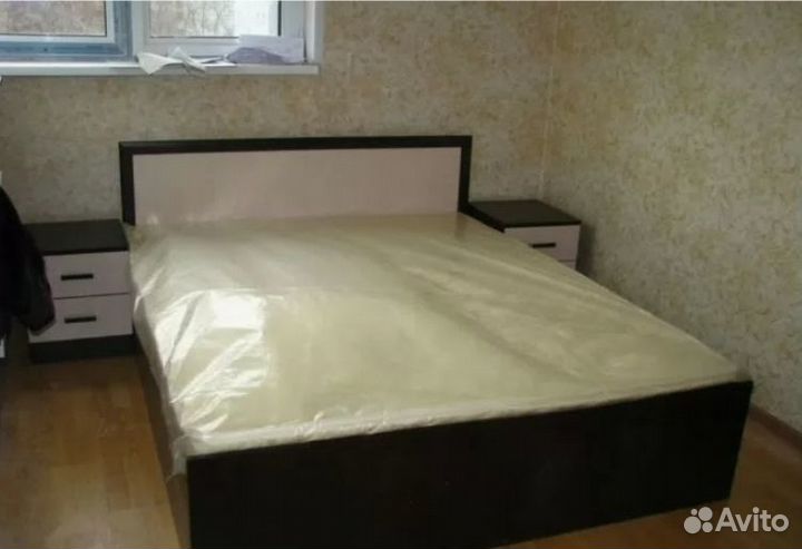 Кровать с матрасом